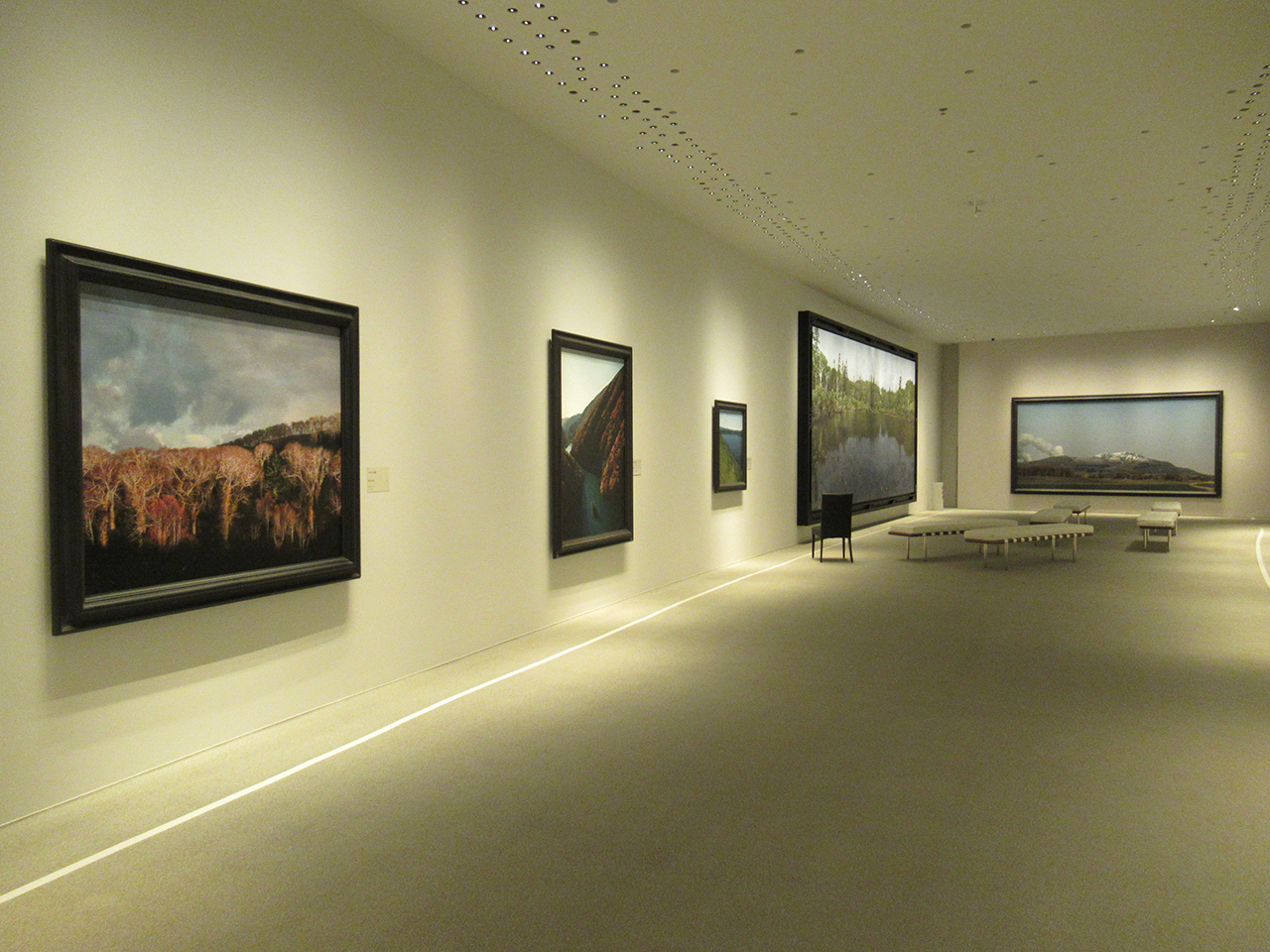 野田が北海道の風景を描いた同館収蔵の作品5点すべてが展示されている。
