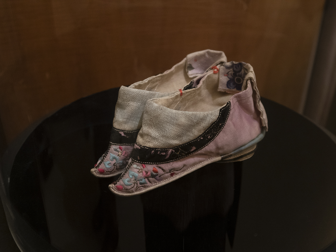 展示風景、《纏足鞋》（19世紀末-20世紀初頭）