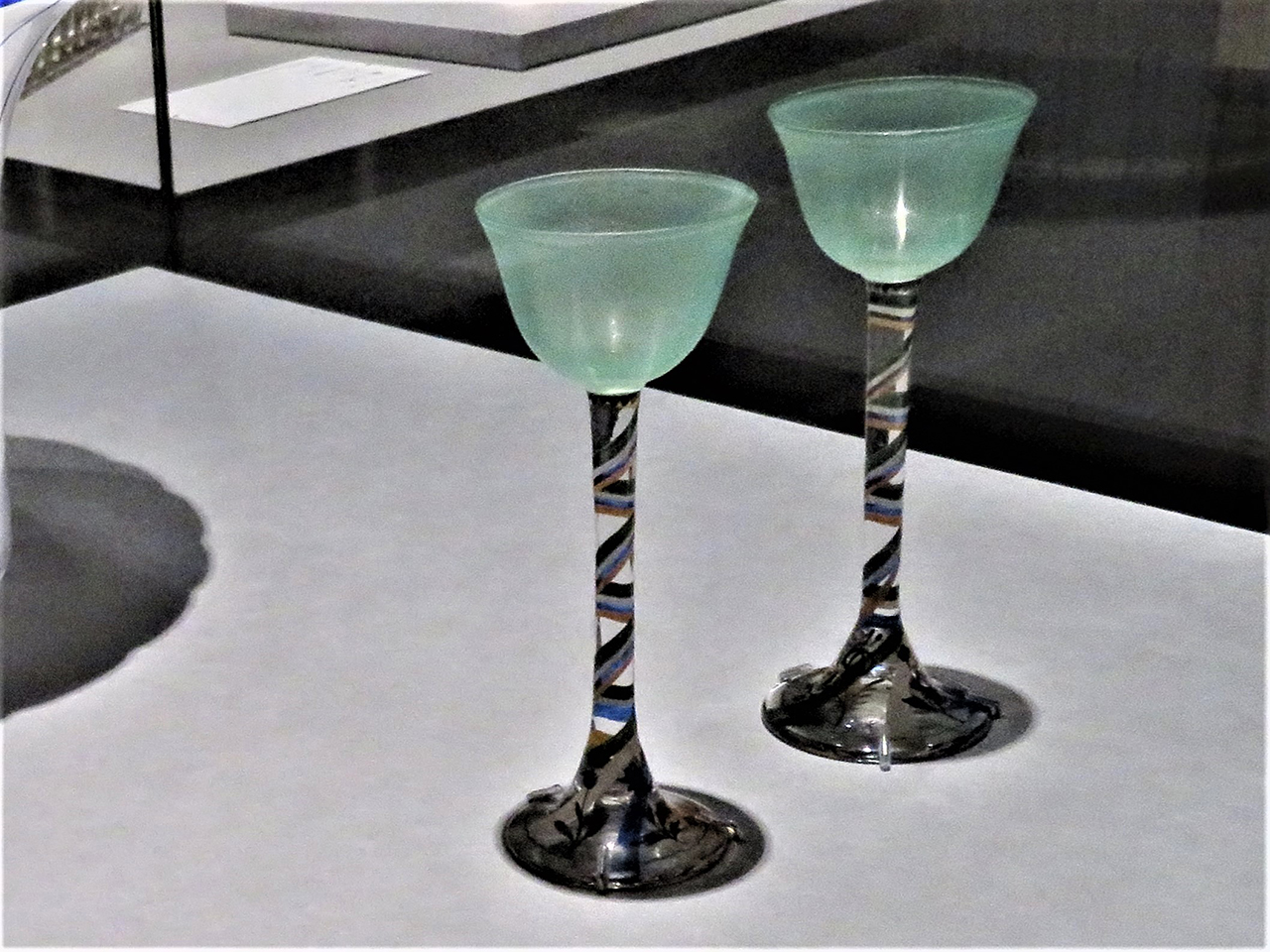 上野リチ・リックス（装飾）/ヨーゼフ・ホフマン（形）《リキュールグラス》1929年[1917年（形）/1929年（装飾）]、京都国立近代美術館