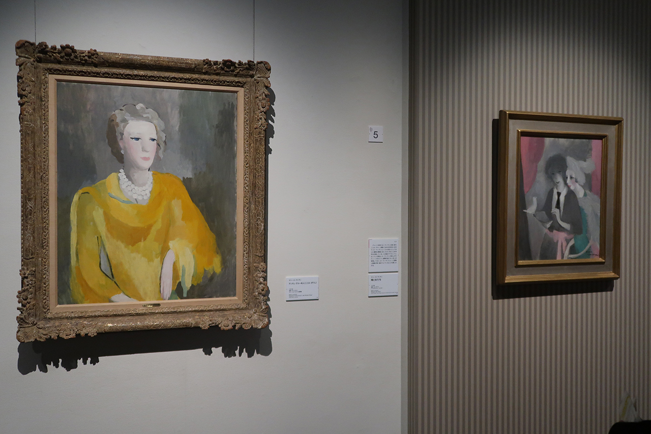 左：マリー・ローランサン《アンドレ・グルー夫人（ニコル・ポワレ）》 1937年　マリー・ローランサン美術館　右：マリー・ローランサン《鳩と女たち》 1919年　パリ、ポンピドゥー・センター